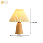 Lampe de table en bois massif beige nordique avec abat-jour conique en plastique et abat-jour conique.