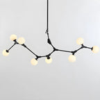 Lustre moderne à 8 lumières avec globe et branches noires, style îlot.