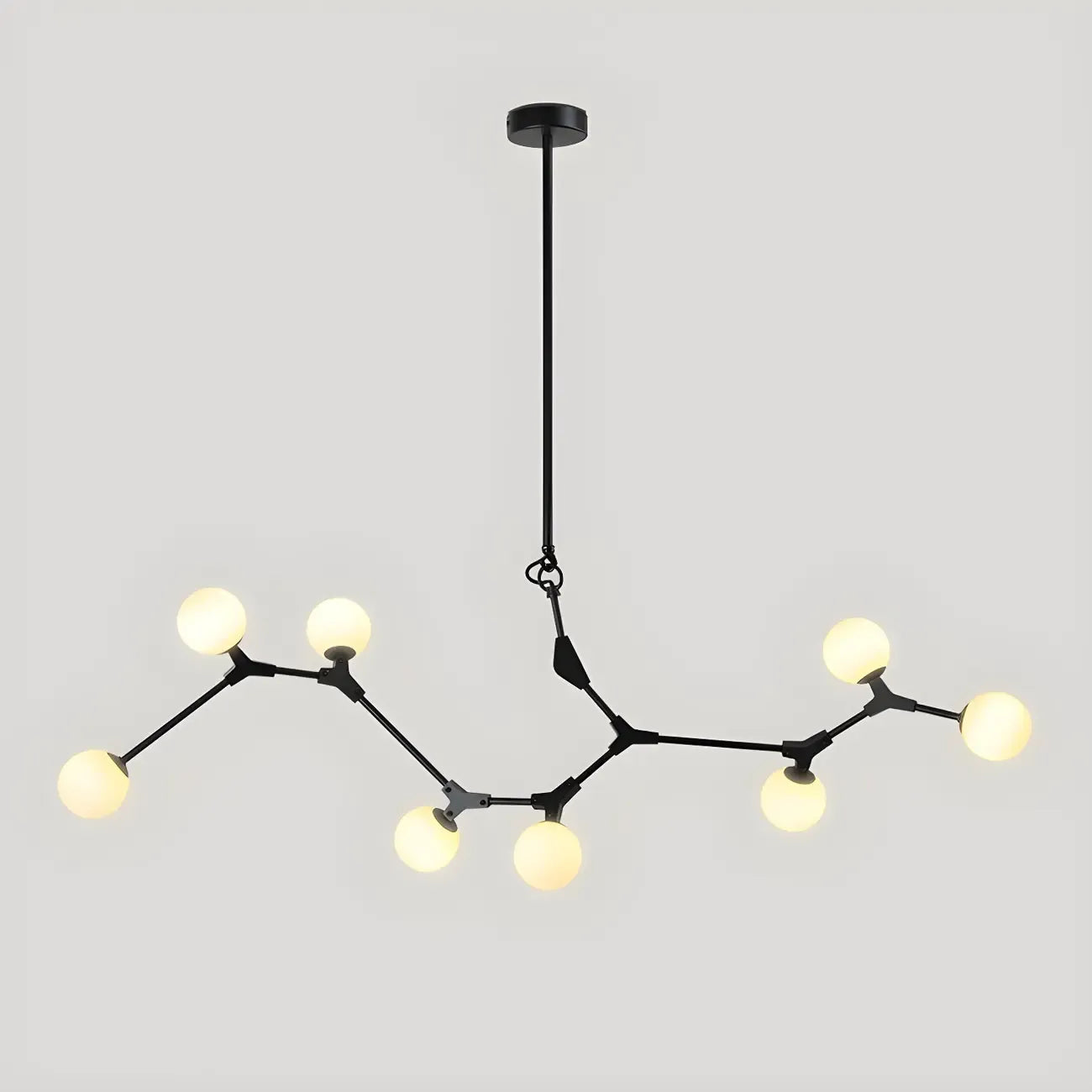 Lustre moderne à 8 lumières avec globe et branches noires, style îlot.