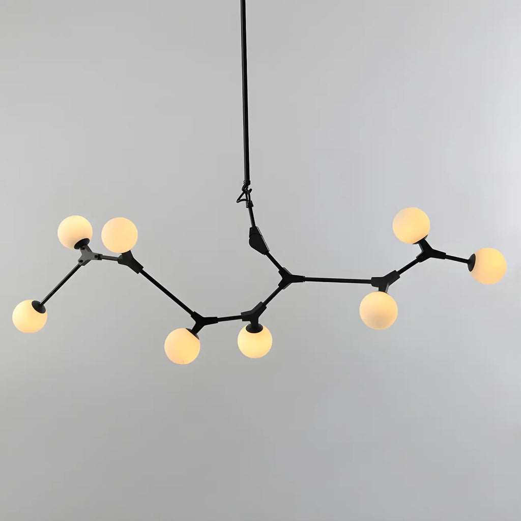 Lustre moderne à 8 lumières avec globe et branches noires, style îlot.