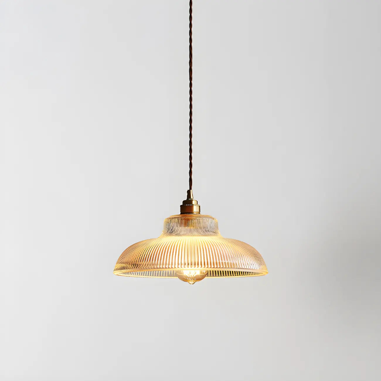 Suspension industrielle réglable en verre côtelé et laiton