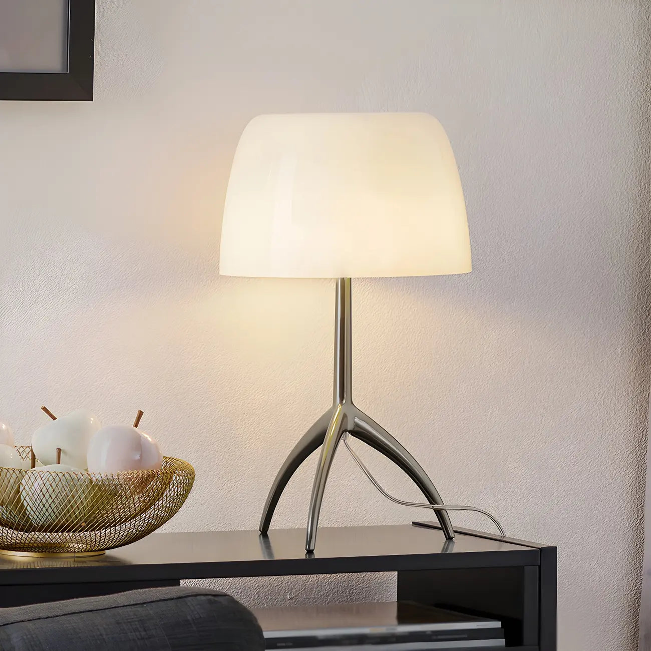 Lampe de table tripode nordique moderne en argent et verre, avec pied en métal