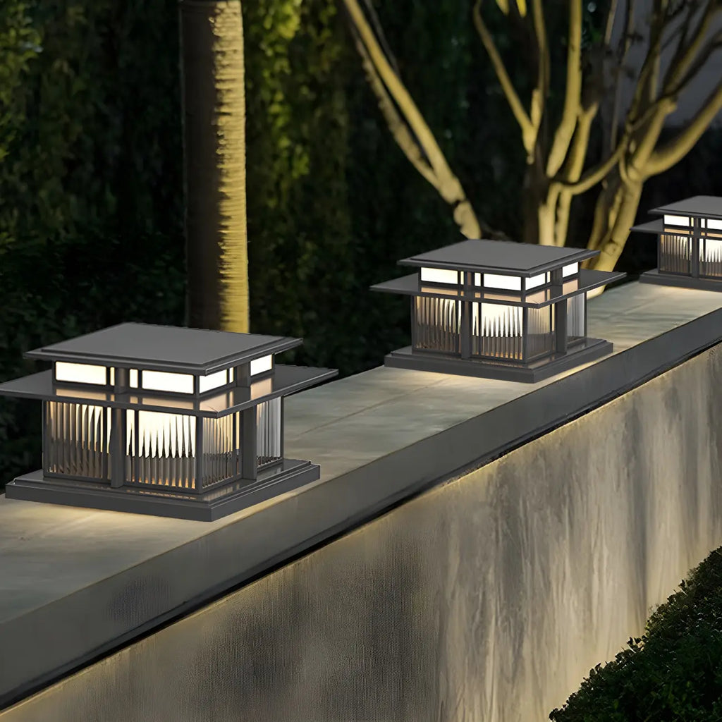 Lampadaires solaires extérieurs à plusieurs niveaux en métal noir rayé