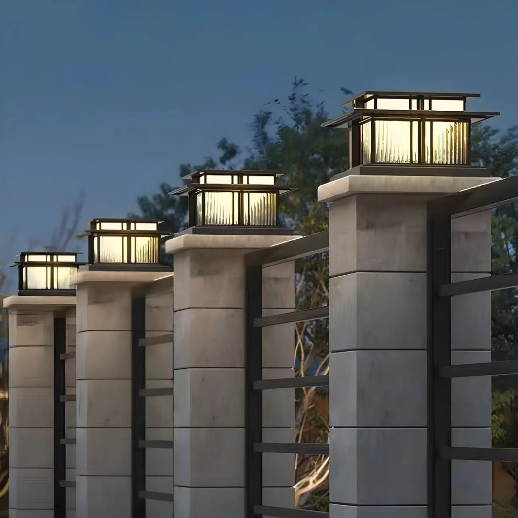 Lampadaires solaires extérieurs à plusieurs niveaux en métal noir rayé