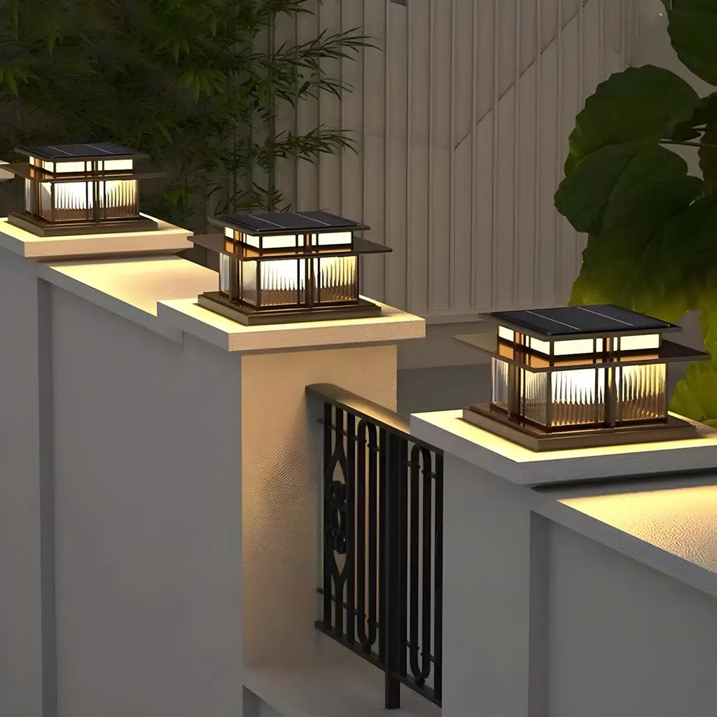 Lampadaires solaires extérieurs à plusieurs niveaux en métal noir rayé