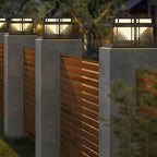 Lampadaires solaires extérieurs à plusieurs niveaux en métal noir rayé