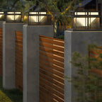 Lampadaires solaires extérieurs à plusieurs niveaux en métal noir rayé