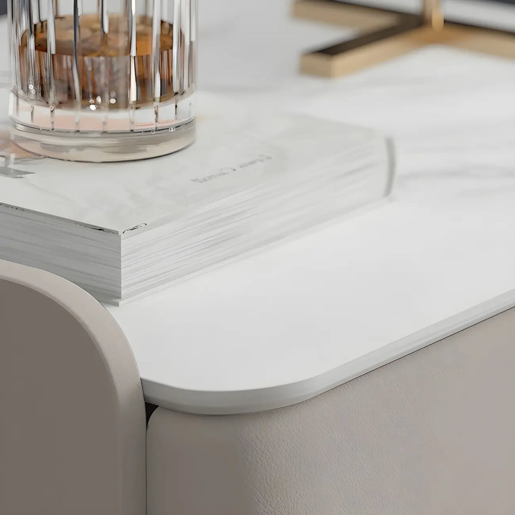 Table de chevet glamour en cuir et pierre frittée avec tiroirs