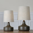 Lampe de chevet moderne en céramique en forme de tonneau avec abat-jour en lin