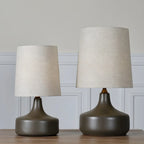 Lampe de chevet moderne en céramique en forme de tonneau avec abat-jour en lin