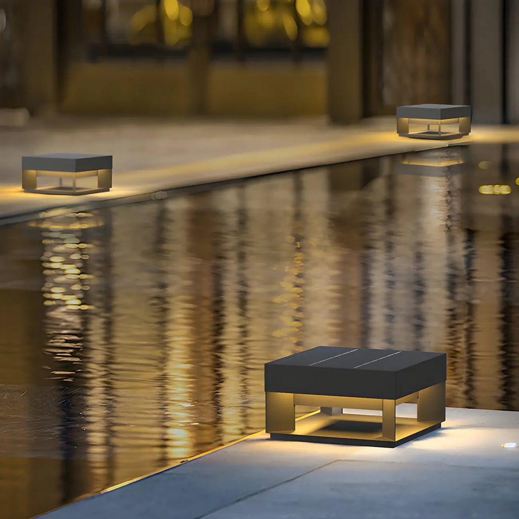 Lampadaires extérieurs modernes à LED solaires à changement de couleur, noirs