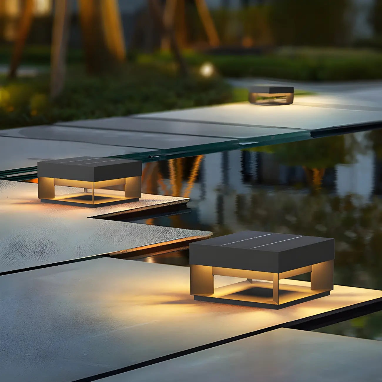 Lampadaires extérieurs modernes à LED solaires à changement de couleur, noirs