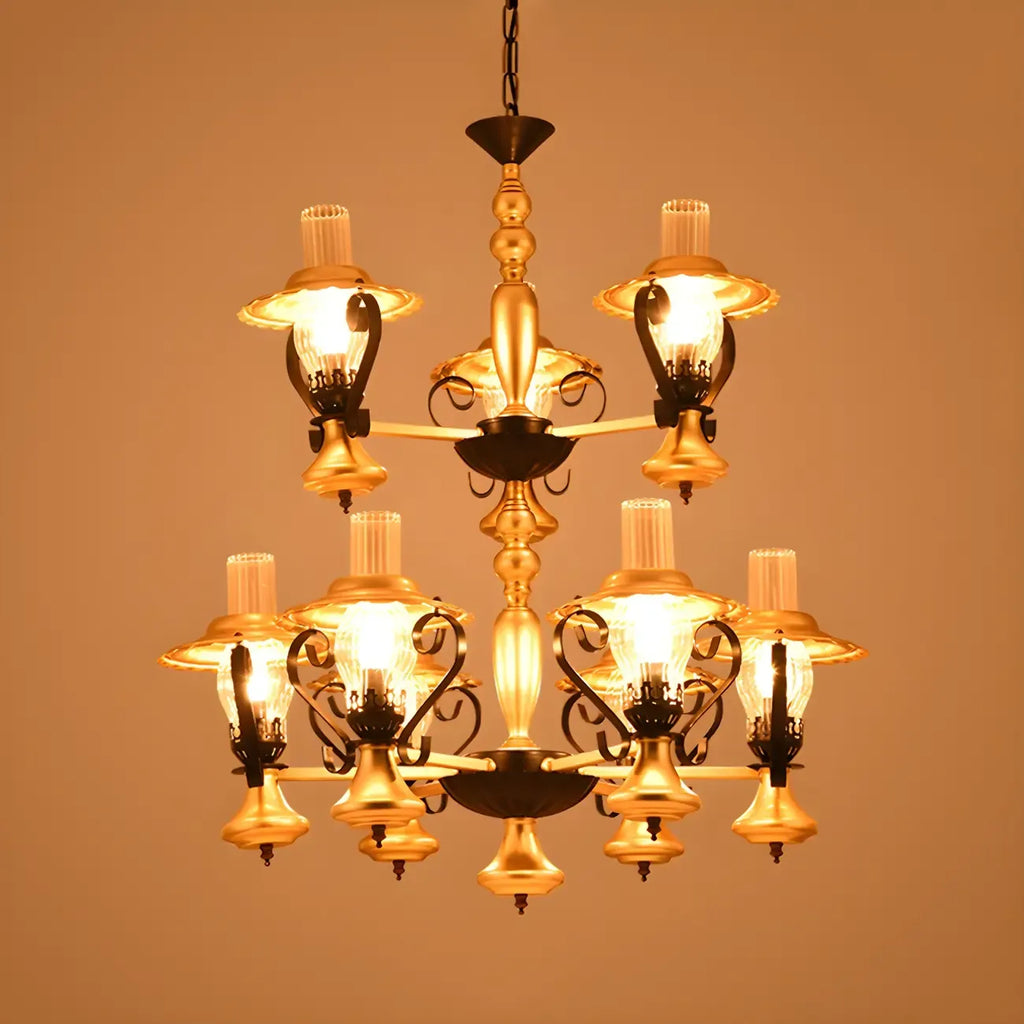 Lustre suspendu vintage en forme de lanterne dorée à 9 lumières, en verre côtelé transparent, avec un design à 2 niveaux.