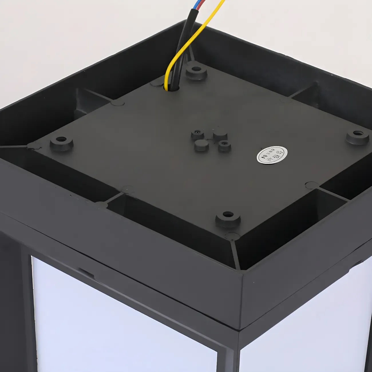 Lampe de poteau cubique en métal lisse et simple