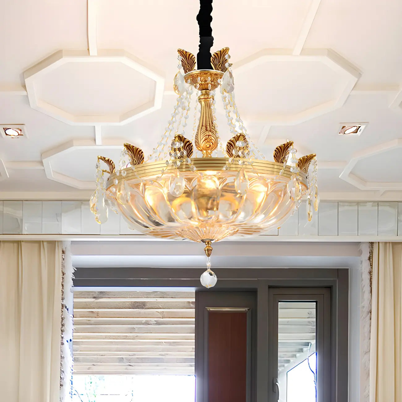 Luxueux lustre en laiton et cristal avec bol en forme de haricot