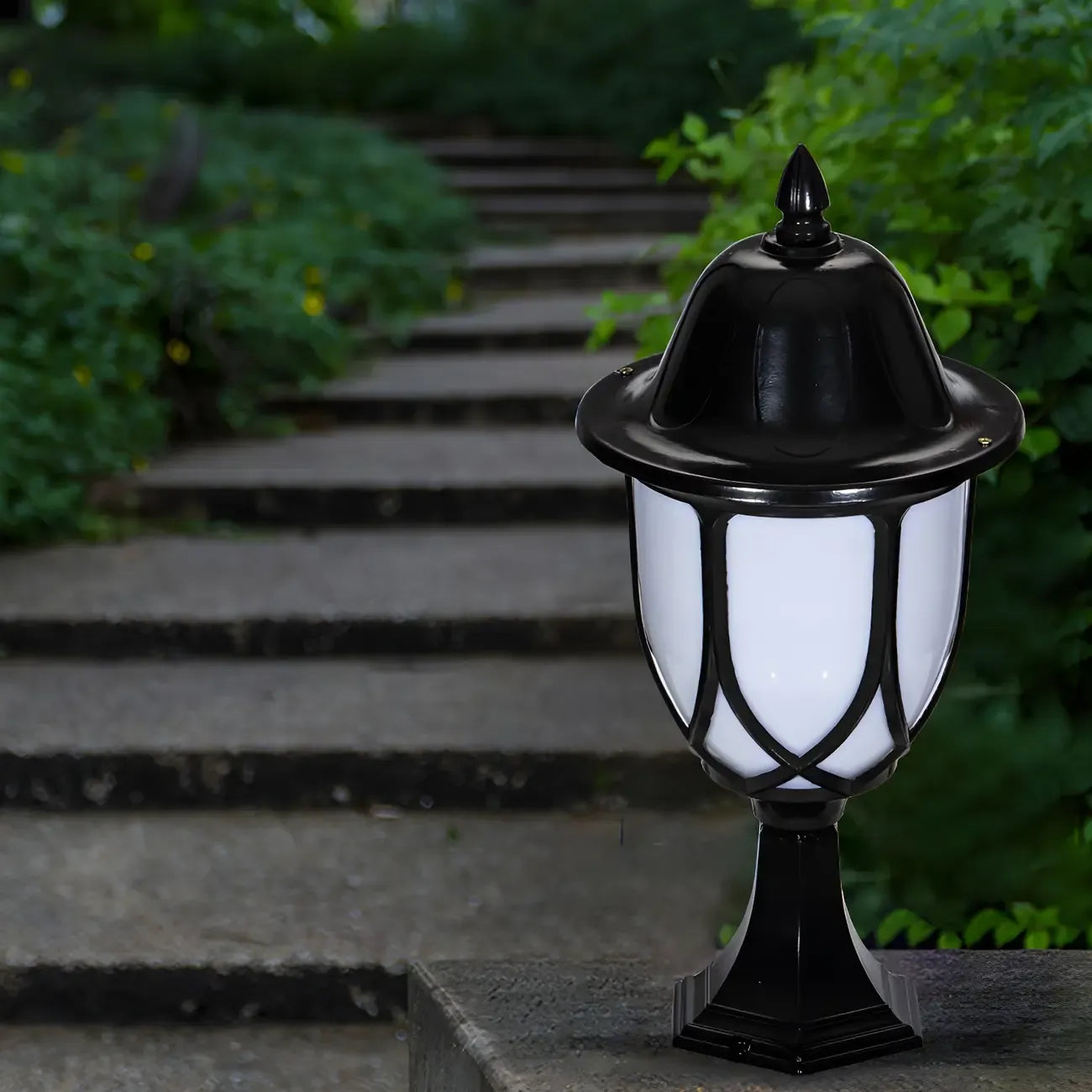 Lampadaires d'extérieur rétro en métal et verre noir