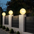 Abat-jour globe en verre jaune et bleu sur le thème des planètes pour lampadaire