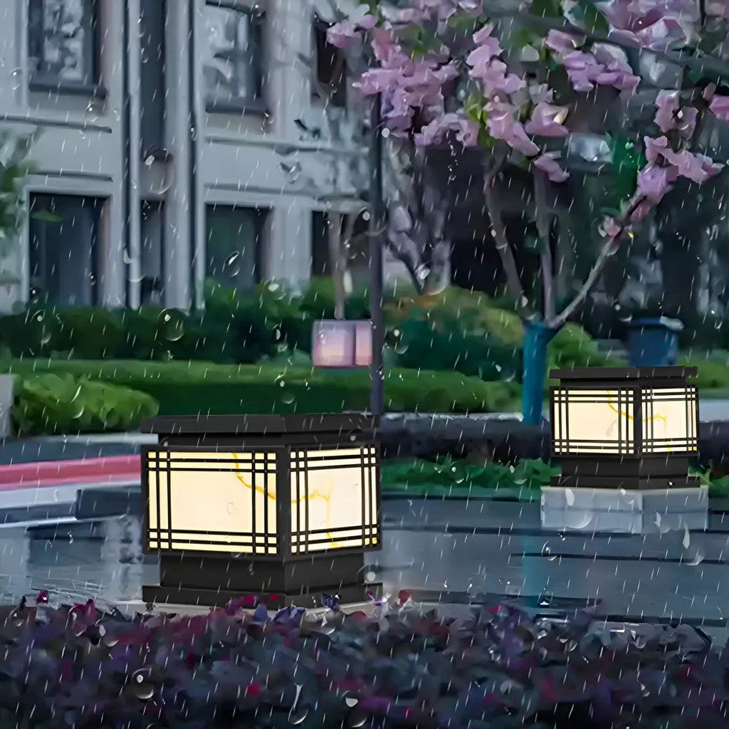 Lampes solaires rectangulaires noires en métal pour poteaux d'extérieur
