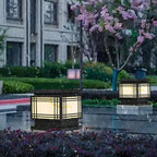 Lampes solaires rectangulaires noires en métal pour poteaux d'extérieur