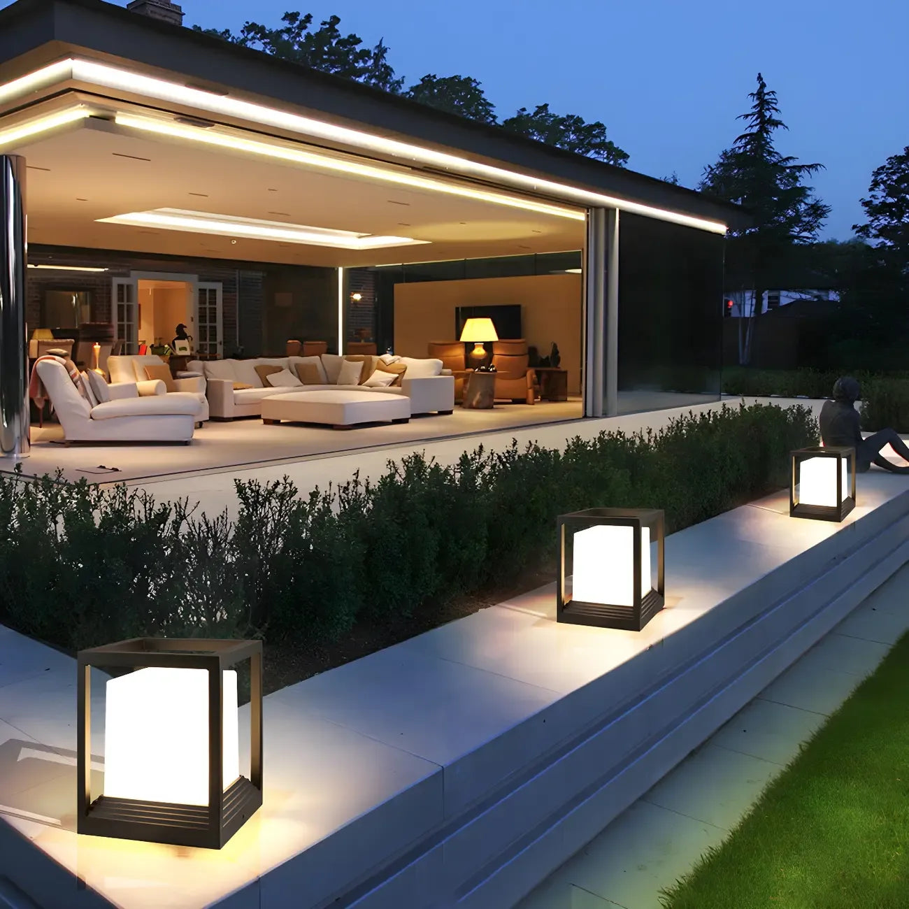Support de poteau lumineux ouvert en métal noir avec abat-jour blanc