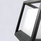 Support de poteau lumineux ouvert en métal noir avec abat-jour blanc