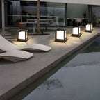 Support de poteau lumineux ouvert en métal noir avec abat-jour blanc