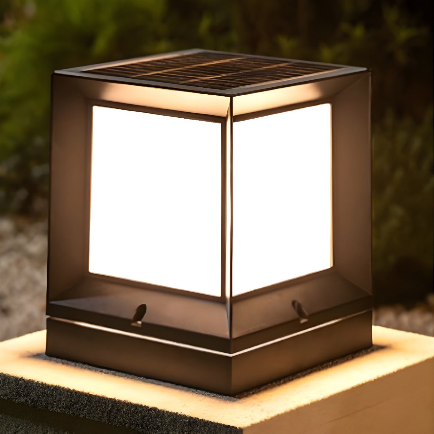 Lampes solaires LED tricolores noires pour poteaux d'extérieur