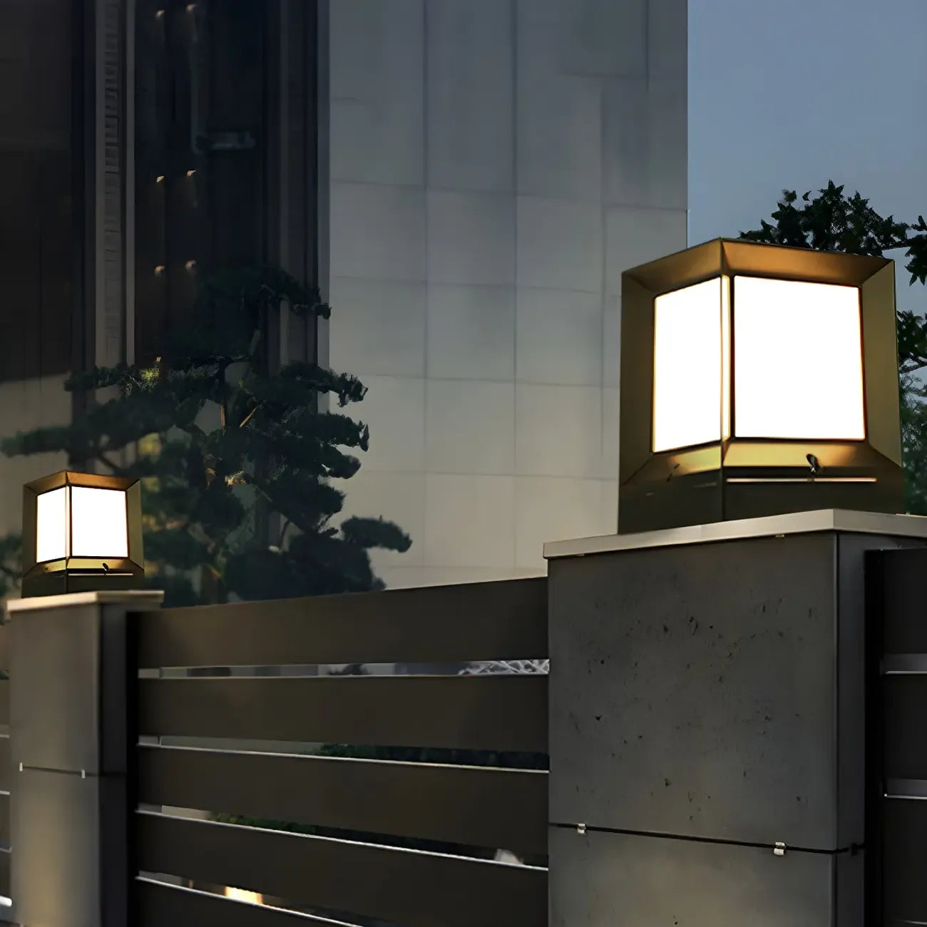Lampes solaires LED tricolores noires pour poteaux d'extérieur