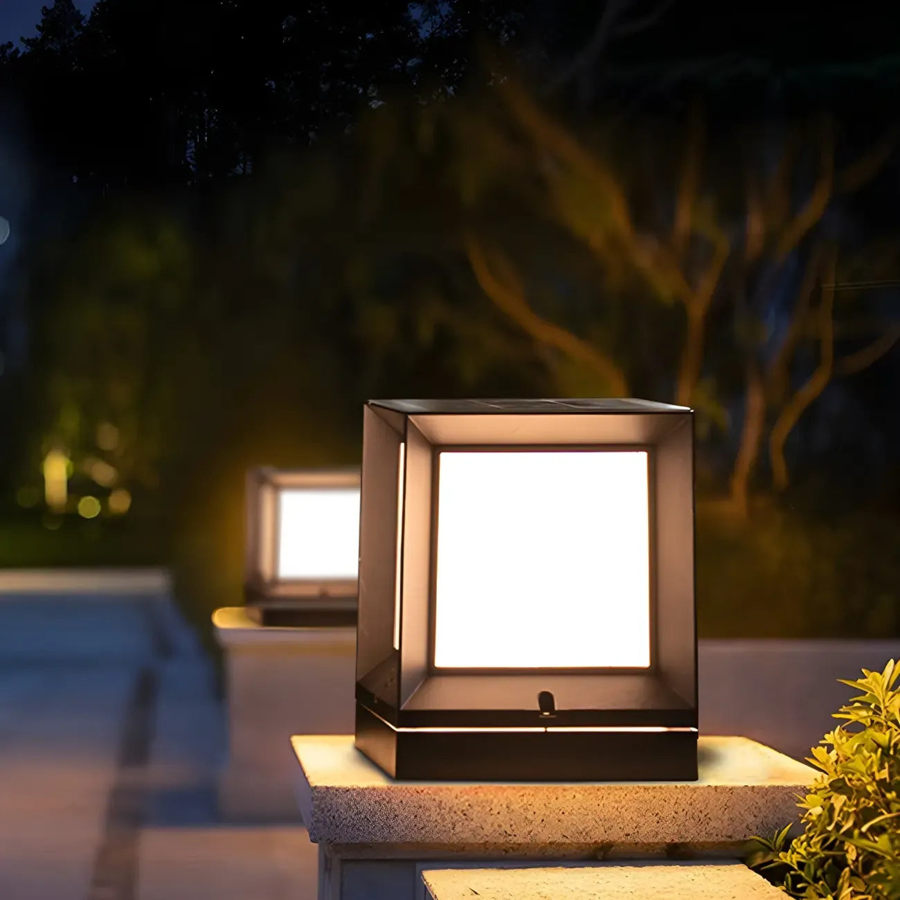 Lampes solaires LED tricolores noires pour poteaux d'extérieur