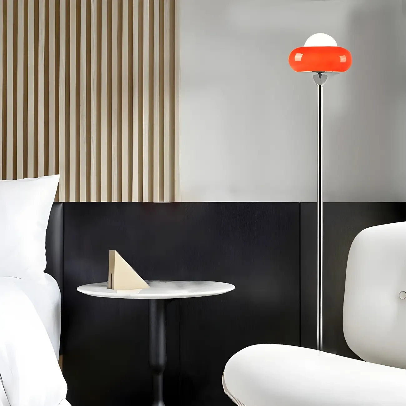 Lampadaire moderne en métal et verre bullé jaune avec LED