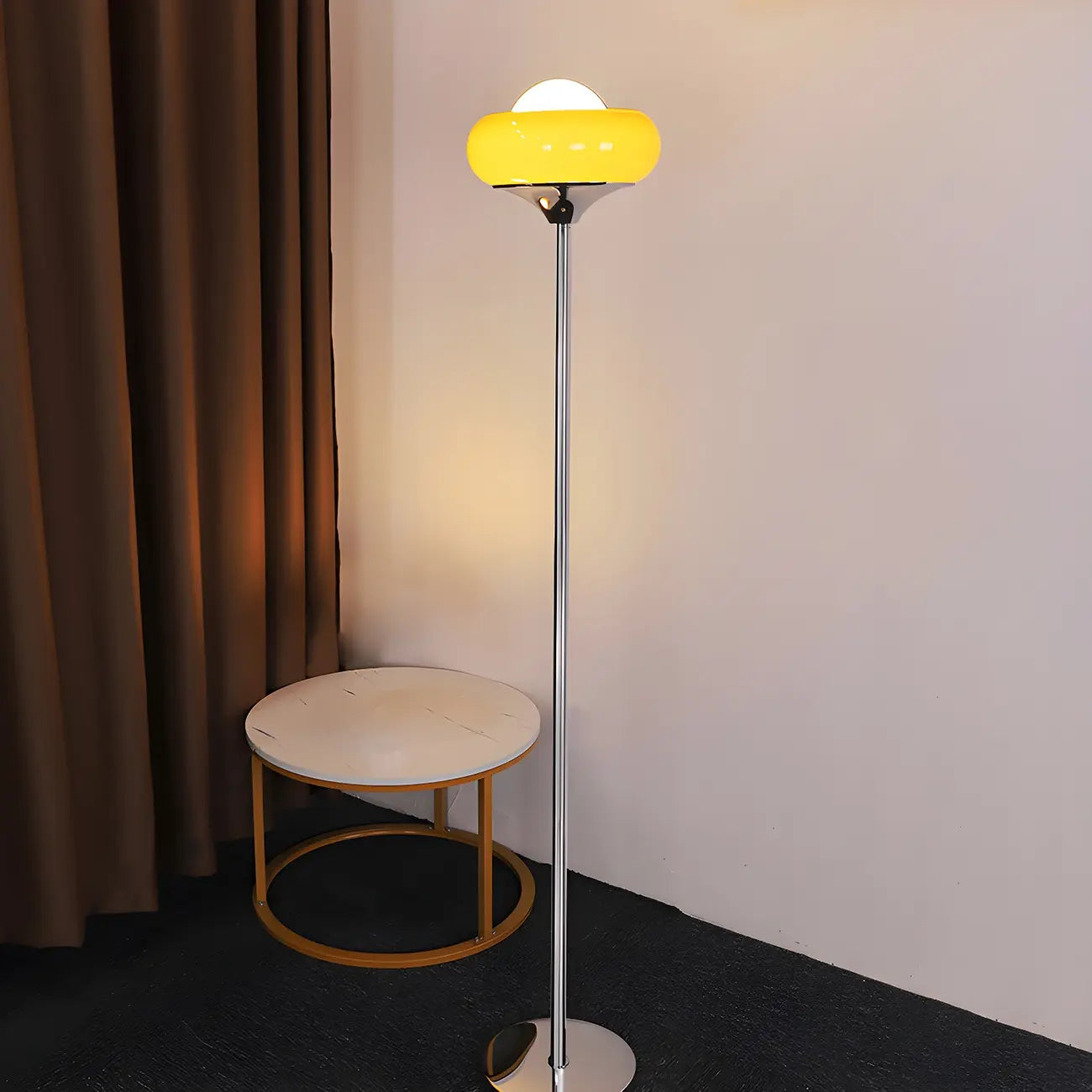 Lampadaire moderne en métal et verre bullé jaune avec LED