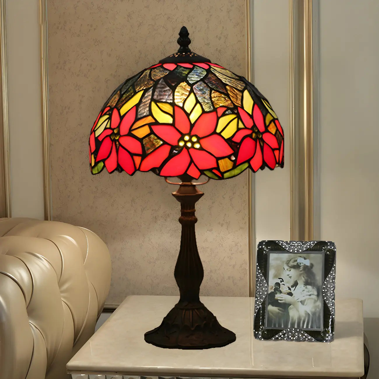 Lampe de table vintage en verre coloré rouge, forme cylindrique