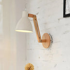 Applique murale à bras articulé en bois avec abat-jour en métal bombé